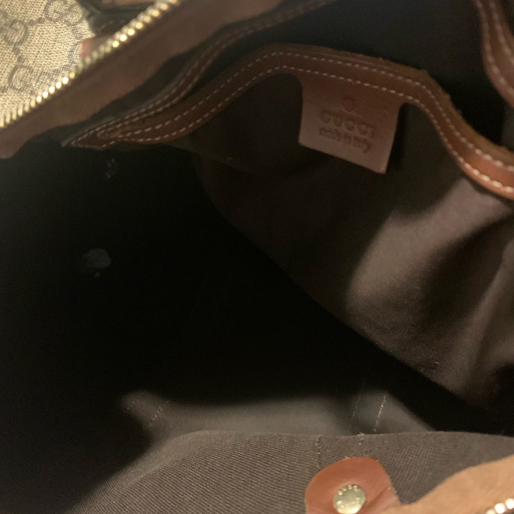 I’m selling this vintage Gucci bag has wear and tears on the outside but good..